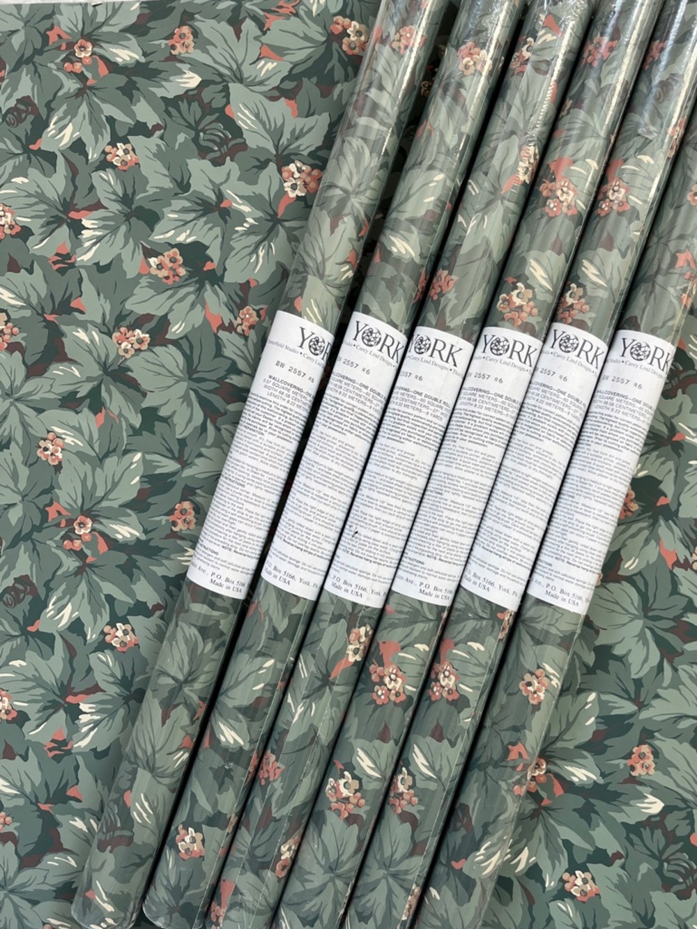 x6 York Wallcoverings Botanical Floral Leaf Wallpaper Roll Green Ivy Plum Coral